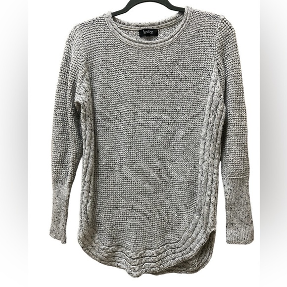Papillon Light Grey Crochet Round Hem long sleeve crew neck Sweater size M - Picture 1 of 11